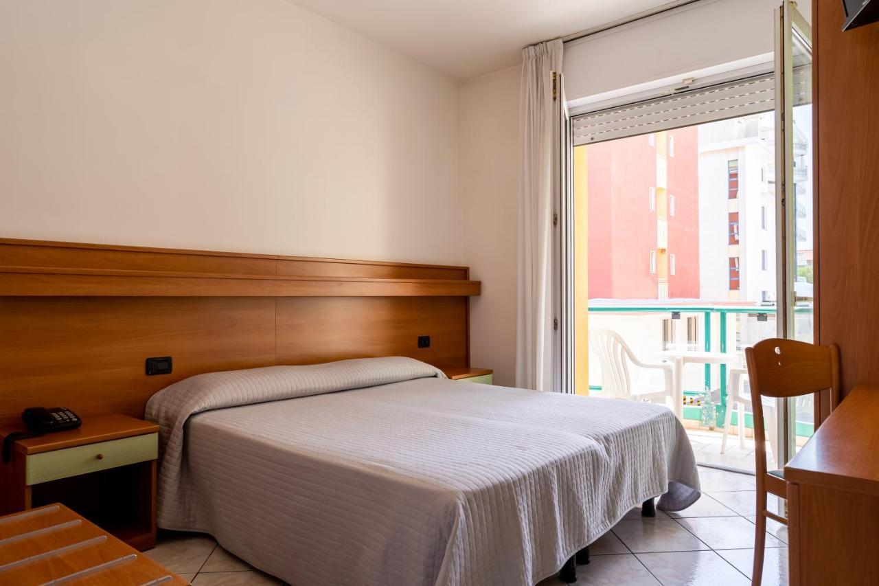 Hotel Kennedy Lido di Jesolo Exterior photo