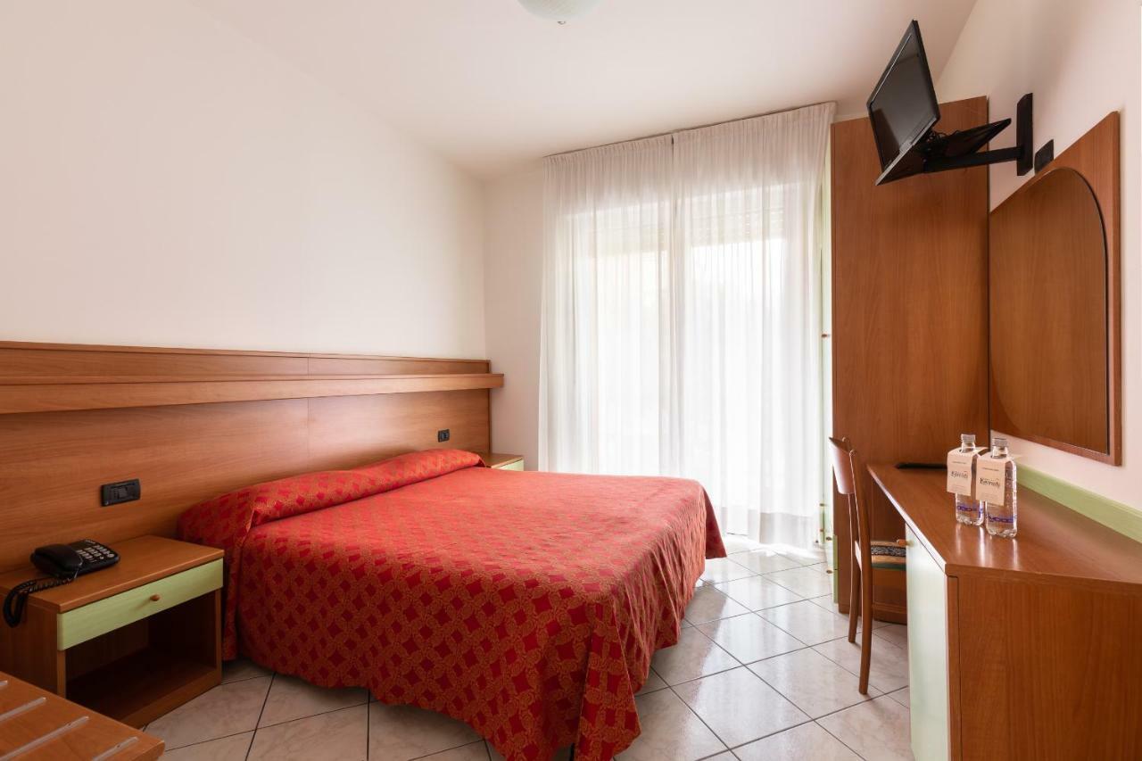 Hotel Kennedy Lido di Jesolo Exterior photo